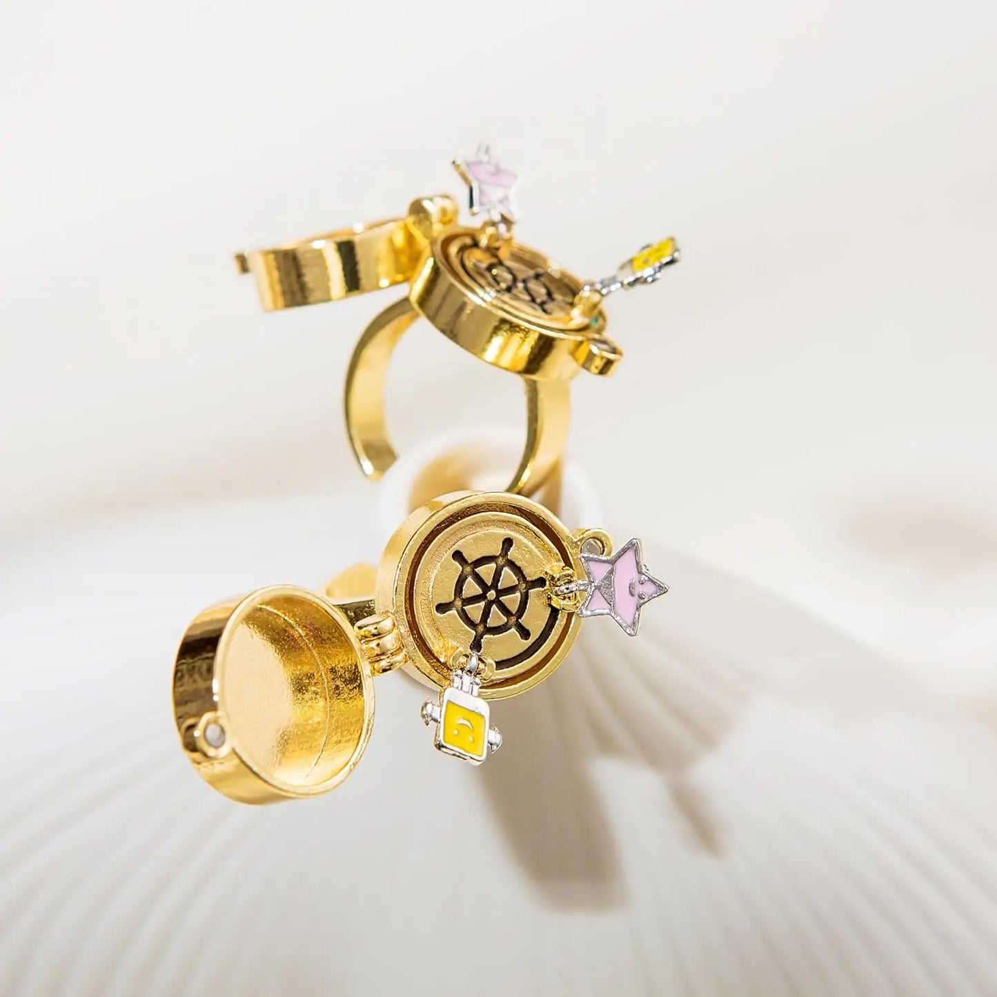 Magnetic BFF Rotating Rings – One Piece Best Friend Set